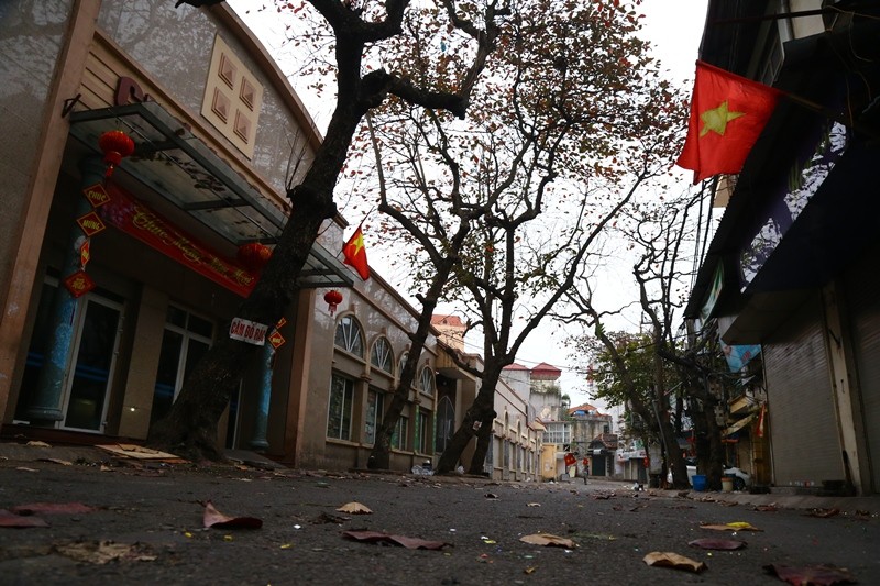 Phố phường Hà Nội vắng vẻ sáng mùng 1 Tết ảnh 9