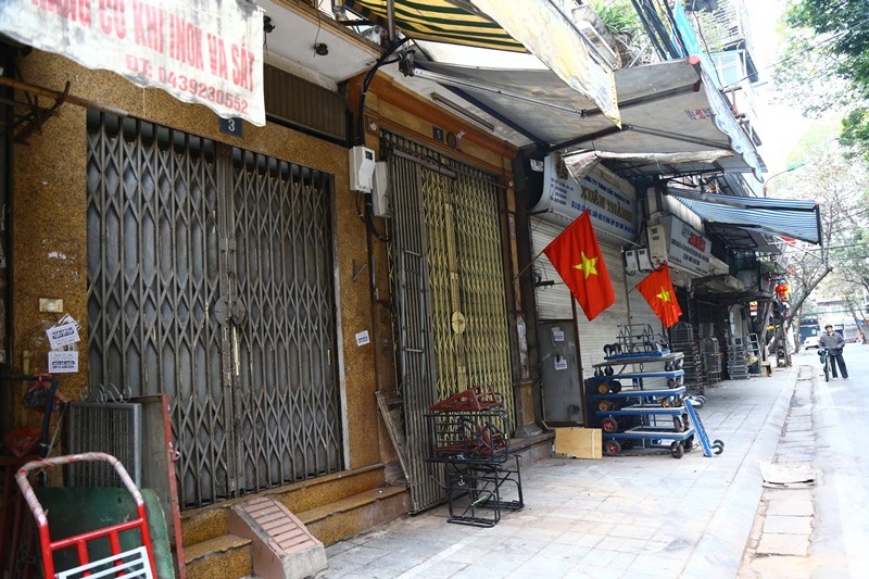 Phố phường Hà Nội vắng vẻ sáng mùng 1 Tết ảnh 11