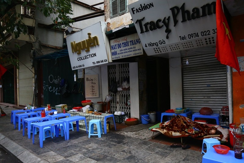 Phố phường Hà Nội vắng vẻ sáng mùng 1 Tết ảnh 12