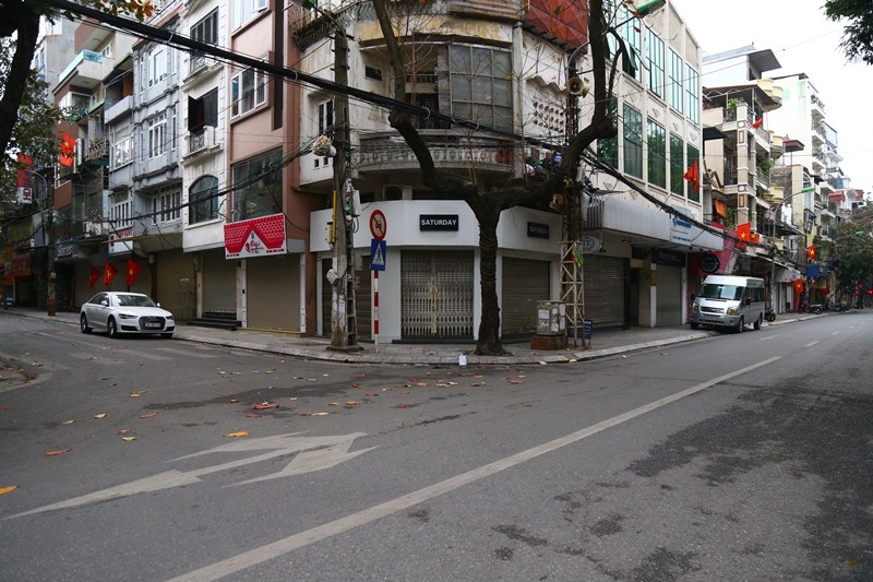 Phố phường Hà Nội vắng vẻ sáng mùng 1 Tết ảnh 14