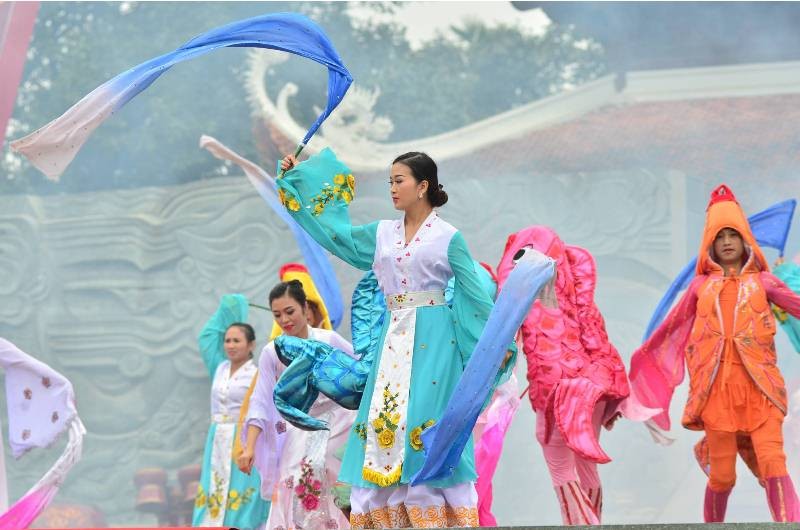 Người dân chen chân xem hội Gò Đống Đa ảnh 7