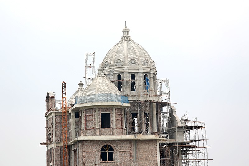 Dê ung dung gặm cỏ gần biệt thự không phép trong Khu đô thị Phú Lương ảnh 10