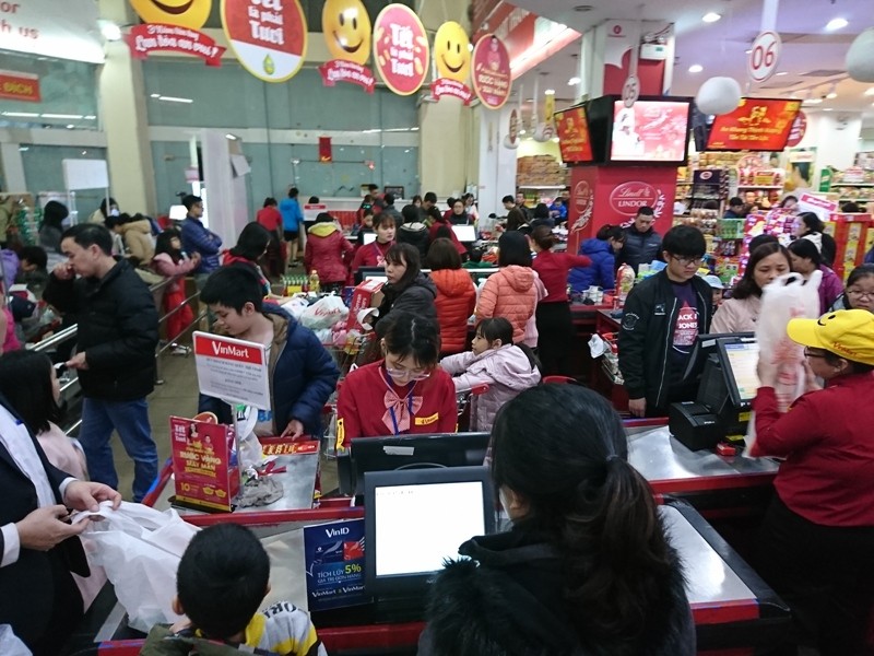 Vã mồ hôi mua sắm trong siêu thị ngày cận Tết ảnh 11