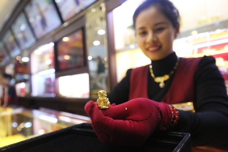 Chen lấn nghẹt thở trước các cửa hiệu vàng trong ngày Thần tài ảnh 11