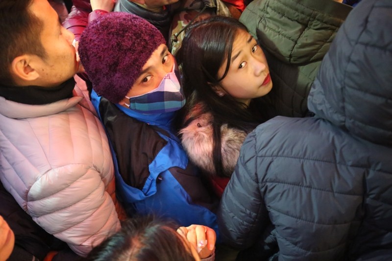 Chen lấn nghẹt thở trước các cửa hiệu vàng trong ngày Thần tài ảnh 7