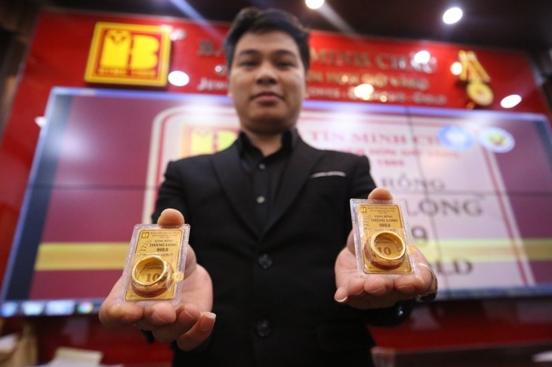 Chen lấn nghẹt thở trước các cửa hiệu vàng trong ngày Thần tài ảnh 12