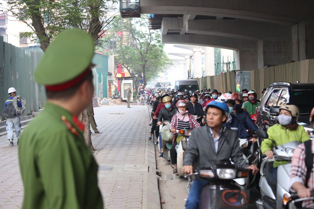 Khách hàng Dự án Discovery Complex 302 Cầu Giấy căng băng rôn phản đối chủ đầu tư ảnh 7