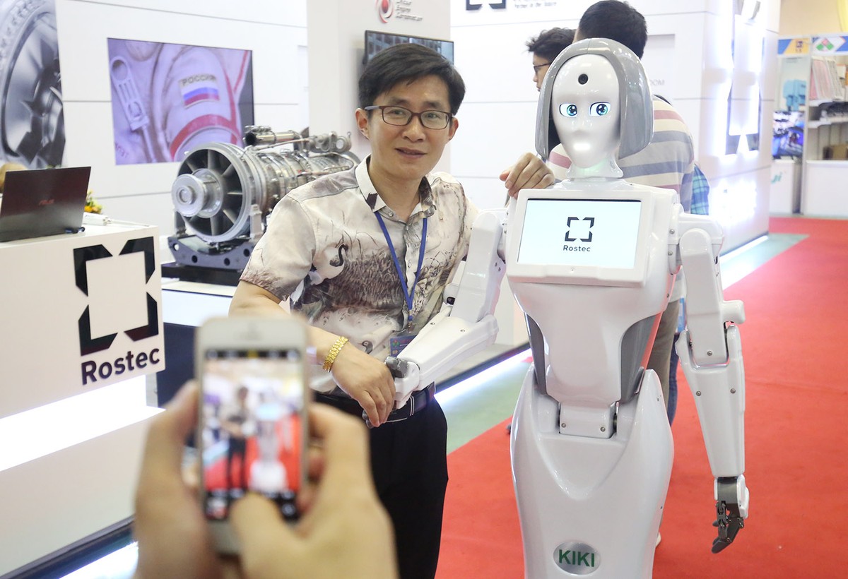 Cận cảnh nhan sắc “cô gái” robot tại Việt Nam Expo 2018 ảnh 5