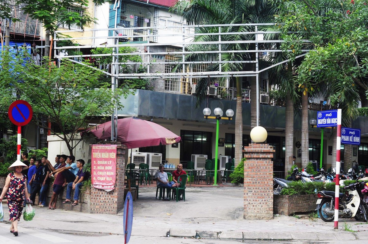 Mặc cưỡng chế, hàng quán vẫn yên tâm kinh doanh trên đất vàng Phan Kế Bính ảnh 8