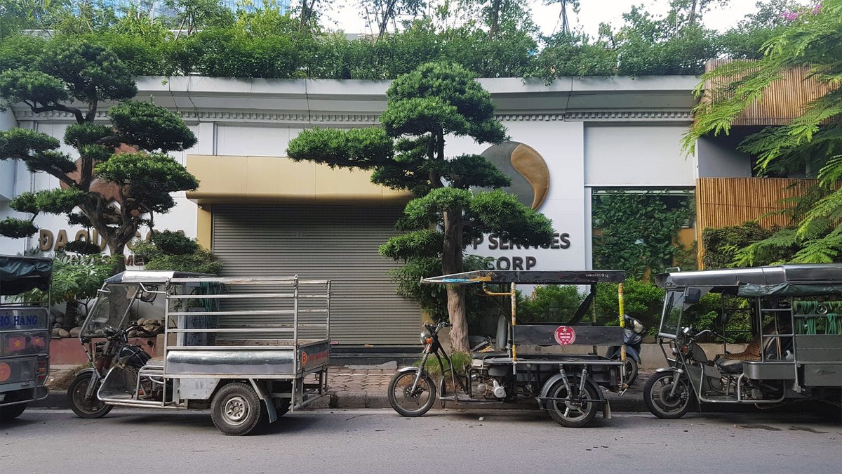 Mặc cưỡng chế, hàng quán vẫn yên tâm kinh doanh trên đất vàng Phan Kế Bính ảnh 12