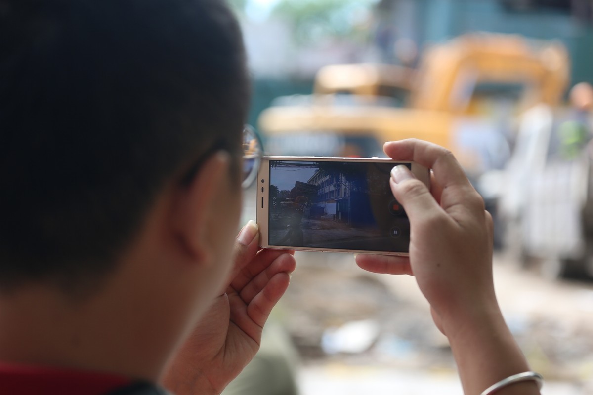 Mặc cưỡng chế, hàng quán vẫn yên tâm kinh doanh trên đất vàng Phan Kế Bính ảnh 11