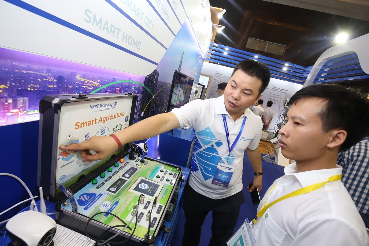 Vinfast, Bphone... trình diễn công nghệ vạn người mê tại triển lãm Quốc tế về Công nghiệp 4.0 ảnh 11