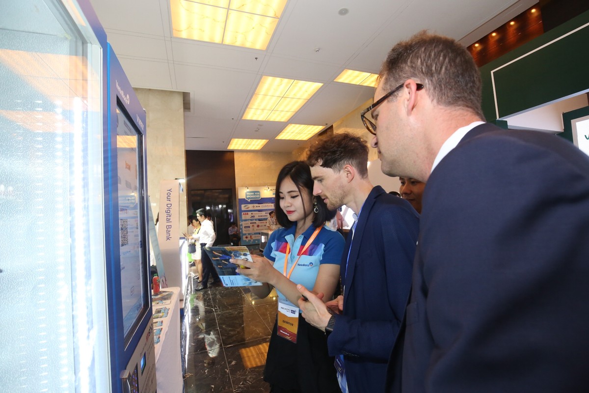 Vinfast, Bphone... trình diễn công nghệ vạn người mê tại triển lãm Quốc tế về Công nghiệp 4.0 ảnh 13