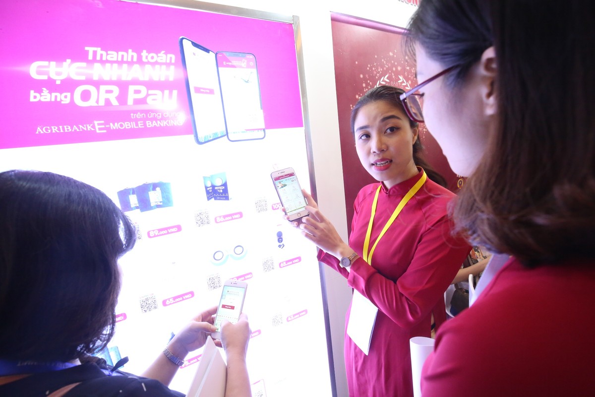 Vinfast, Bphone... trình diễn công nghệ vạn người mê tại triển lãm Quốc tế về Công nghiệp 4.0 ảnh 12