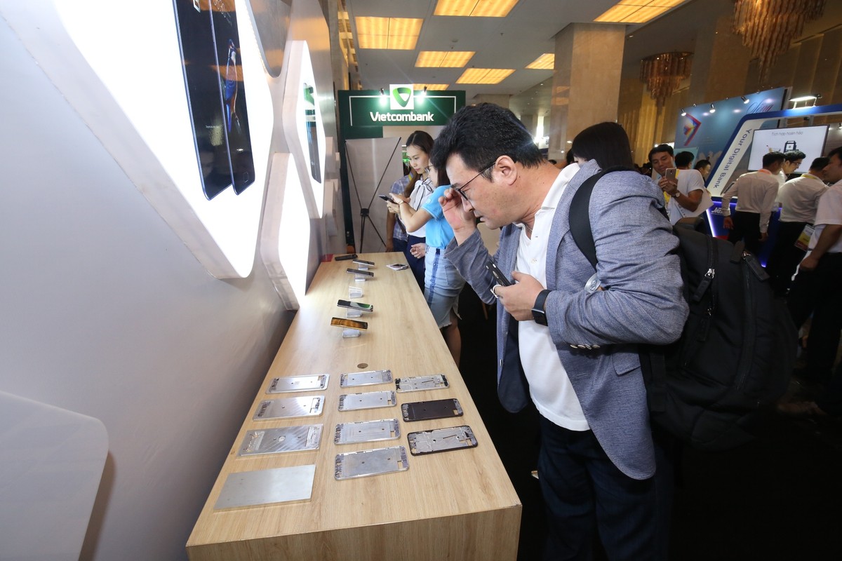 Vinfast, Bphone... trình diễn công nghệ vạn người mê tại triển lãm Quốc tế về Công nghiệp 4.0 ảnh 8