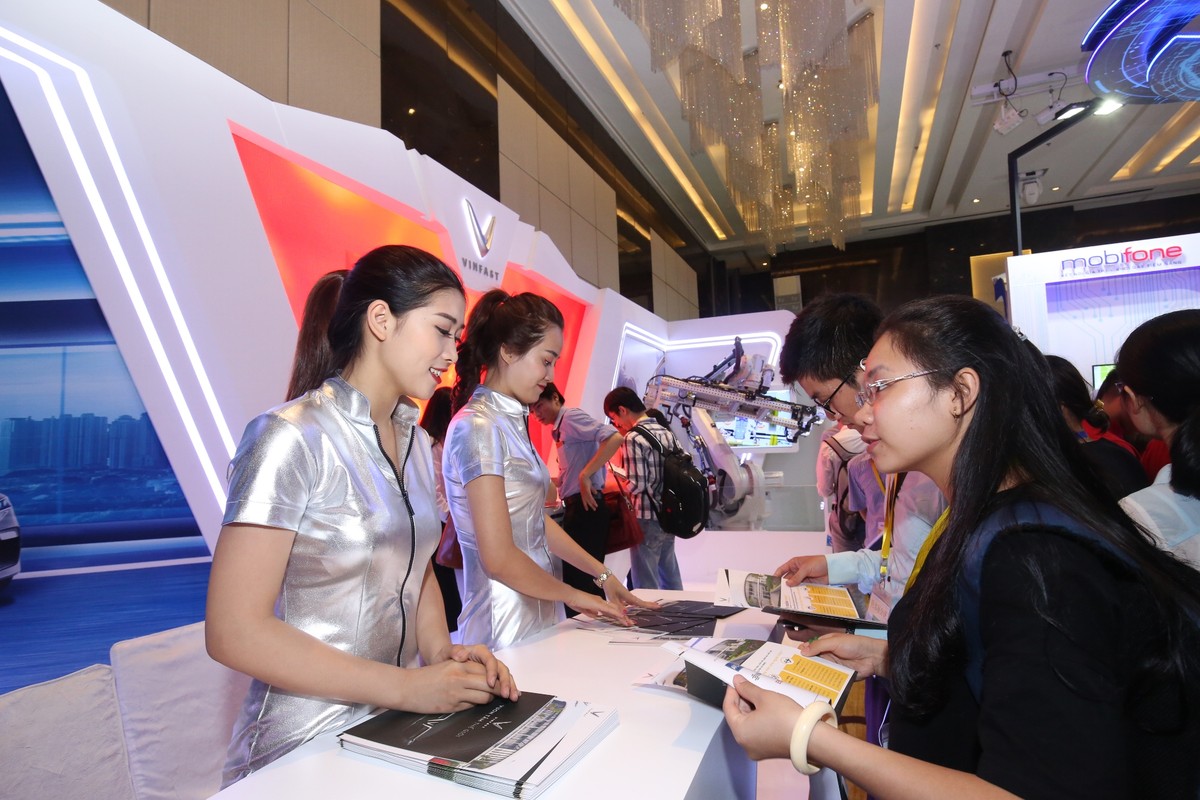 Vinfast, Bphone... trình diễn công nghệ vạn người mê tại triển lãm Quốc tế về Công nghiệp 4.0 ảnh 4