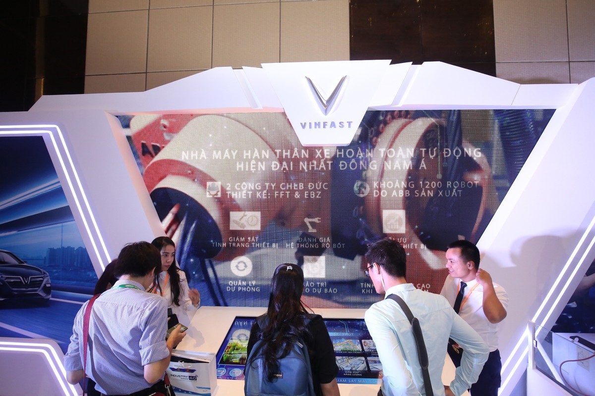 Vinfast, Bphone... trình diễn công nghệ vạn người mê tại triển lãm Quốc tế về Công nghiệp 4.0 ảnh 5