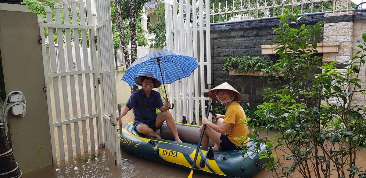 Dân Thiên Đường Bảo Sơn chèo thuyền vào nhà  ảnh 13