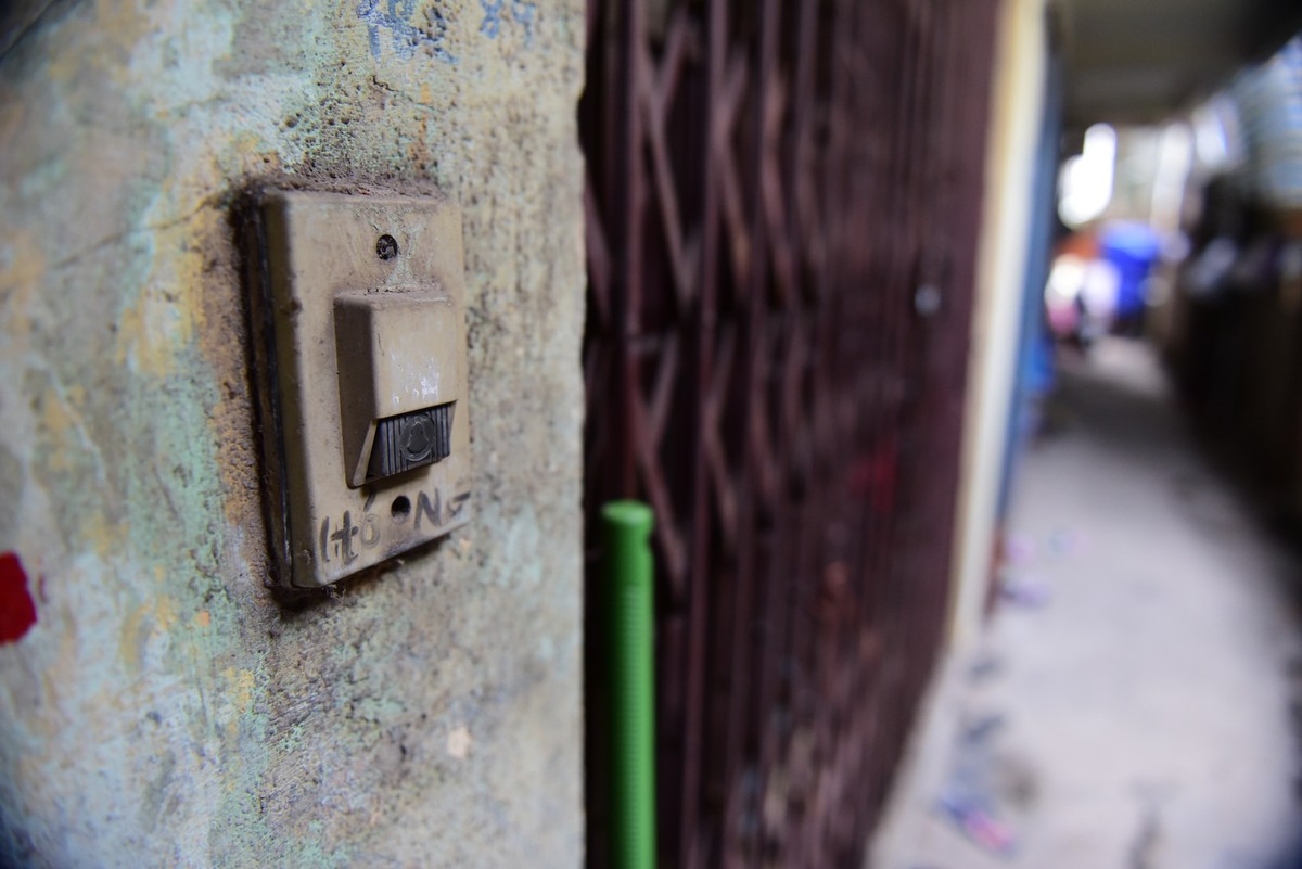 Hà Nội: Người dân sống thấp thỏm trong nhà bọc sắt ảnh 10