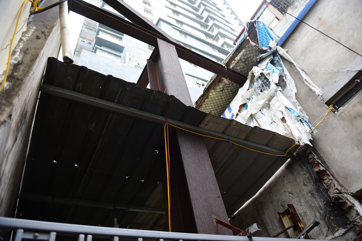 Hà Nội: Người dân sống thấp thỏm trong nhà bọc sắt ảnh 5