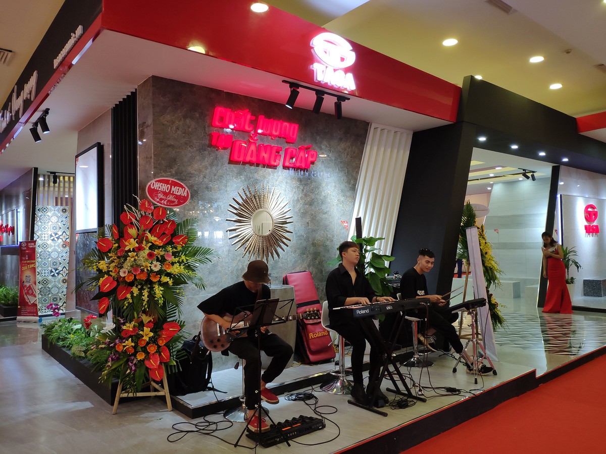 Vietbuild 2019: Đông nghẹt người tại các quầy bán... vòng phong thủy ảnh 5