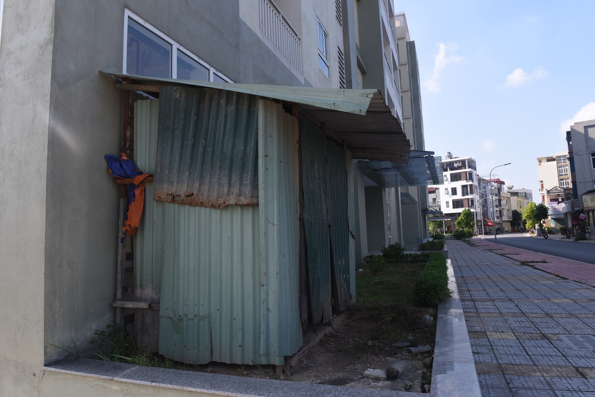 Hà Nội: Dân phố cổ chê, nhà giãn dân đắp chiếu ảnh 9