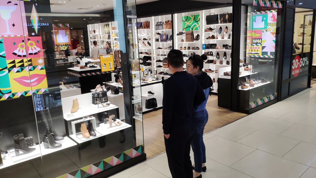 Hôm nay là ngày Black Friday, các trung tâm mua sắm vẫn như... ngày thường ảnh 8