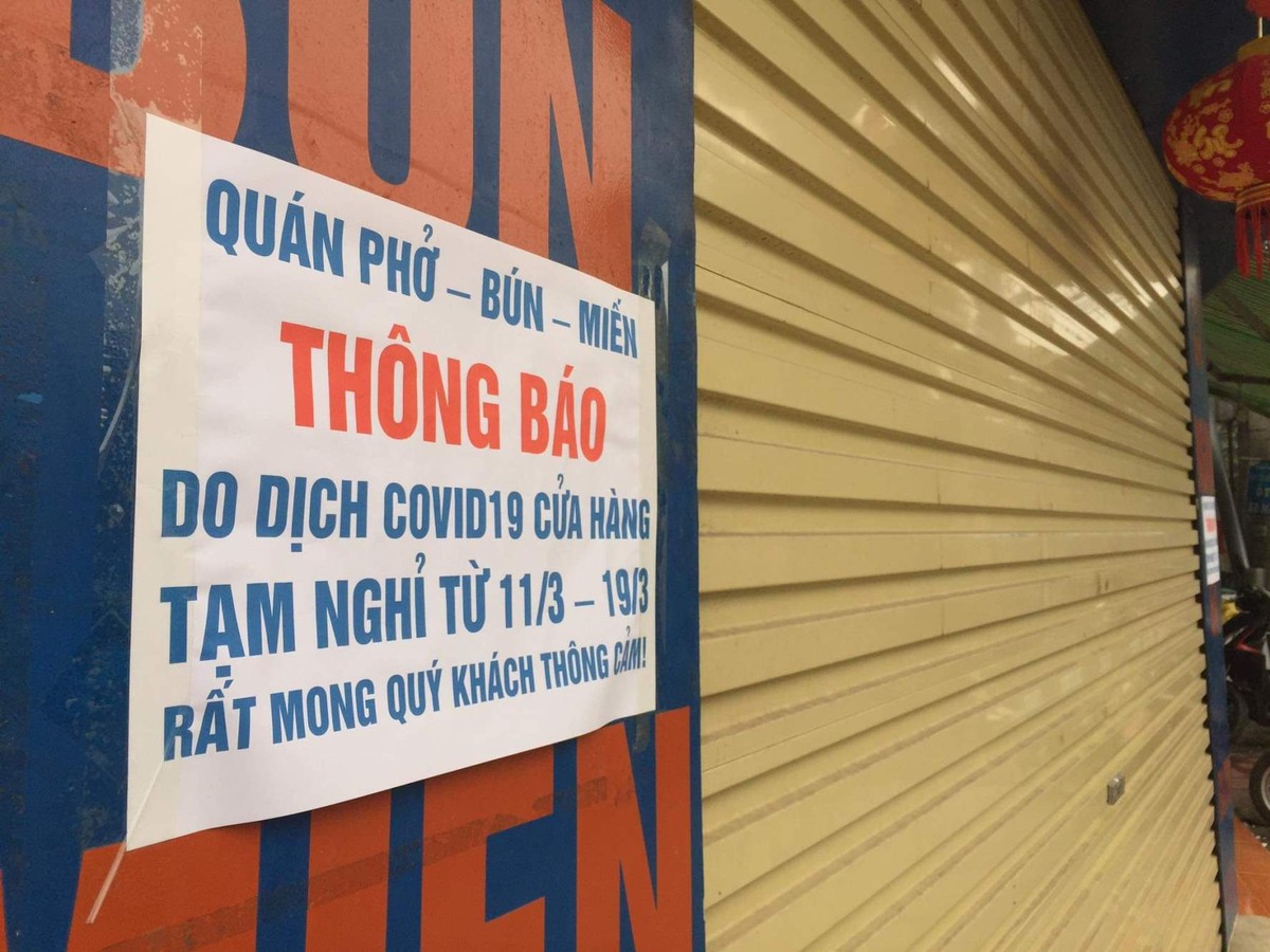 Hà Nội vắng như ngày tết, các nhà hàng, cửa hiệu đóng cửa hàng loạt vì dịch Covid - 19 ảnh 7