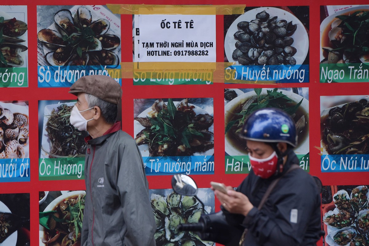 Hà Nội vắng như ngày tết, các nhà hàng, cửa hiệu đóng cửa hàng loạt vì dịch Covid - 19 ảnh 9