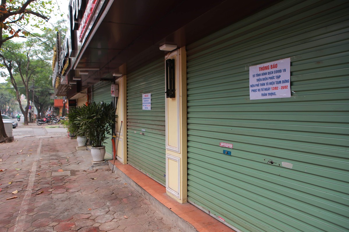 Hà Nội vắng như ngày tết, các nhà hàng, cửa hiệu đóng cửa hàng loạt vì dịch Covid - 19 ảnh 10