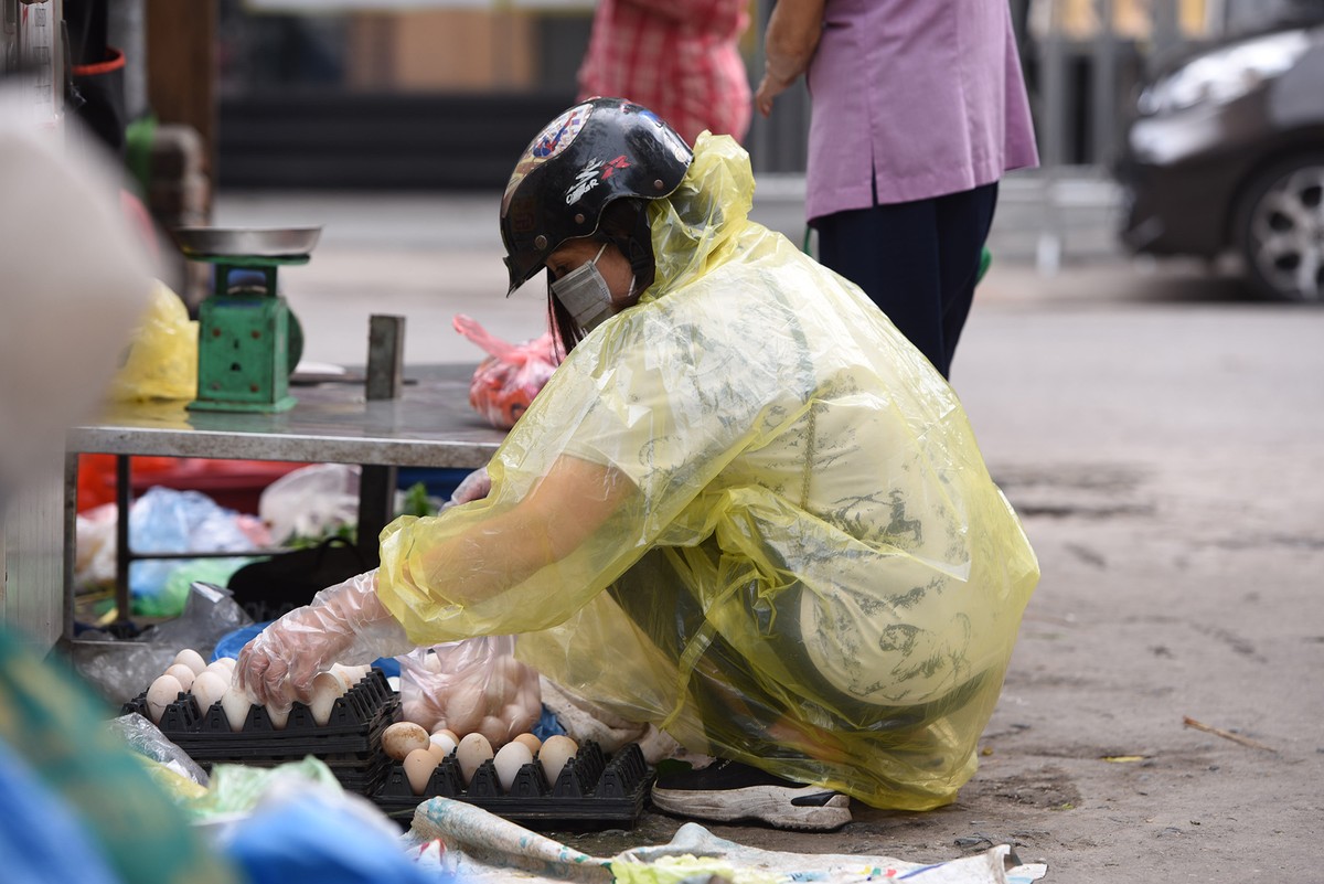 Hà Nội sau khuyến cáo hạn chế ra khỏi nhà, vẫn có quán cafe mở cửa ảnh 4
