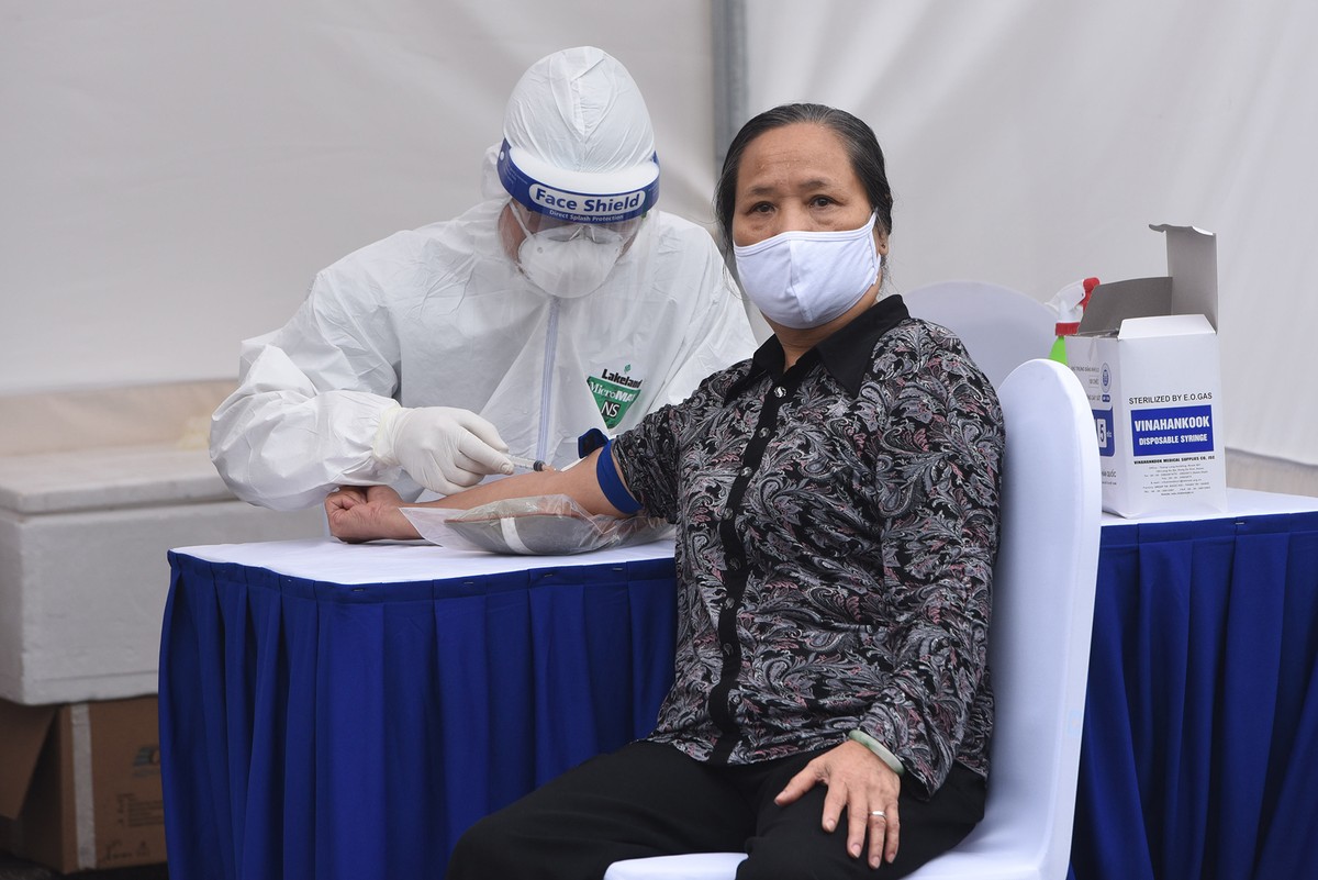 Quy trình test nhanh Covid - 19 trên diện rộng tại Hà Nội ảnh 6