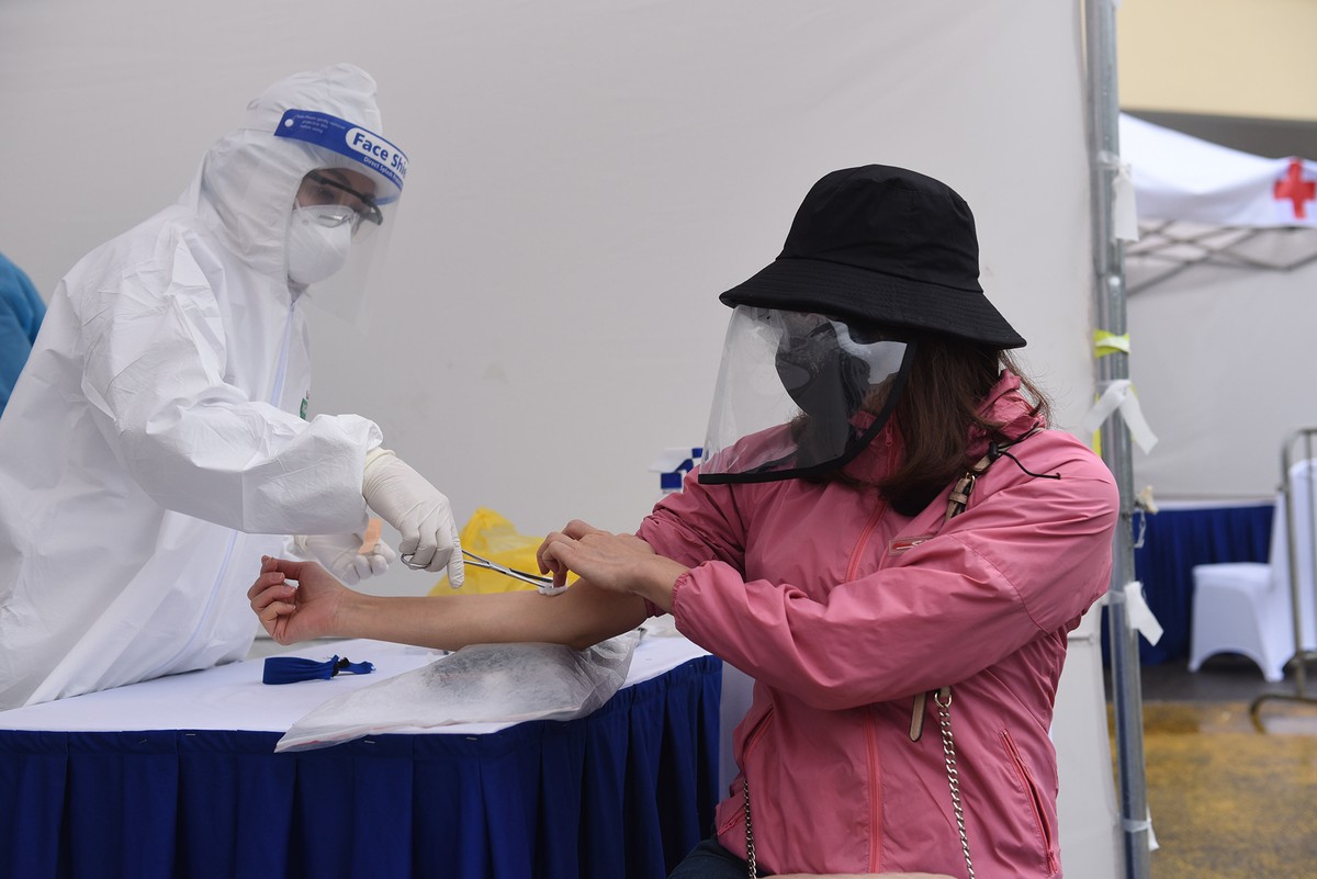 Quy trình test nhanh Covid - 19 trên diện rộng tại Hà Nội ảnh 10