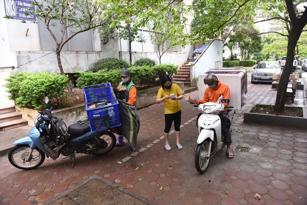 Shipper cháy đơn hàng trong ngày đầu Hà Nội xử phạt người ra đường không cần thiết ảnh 5