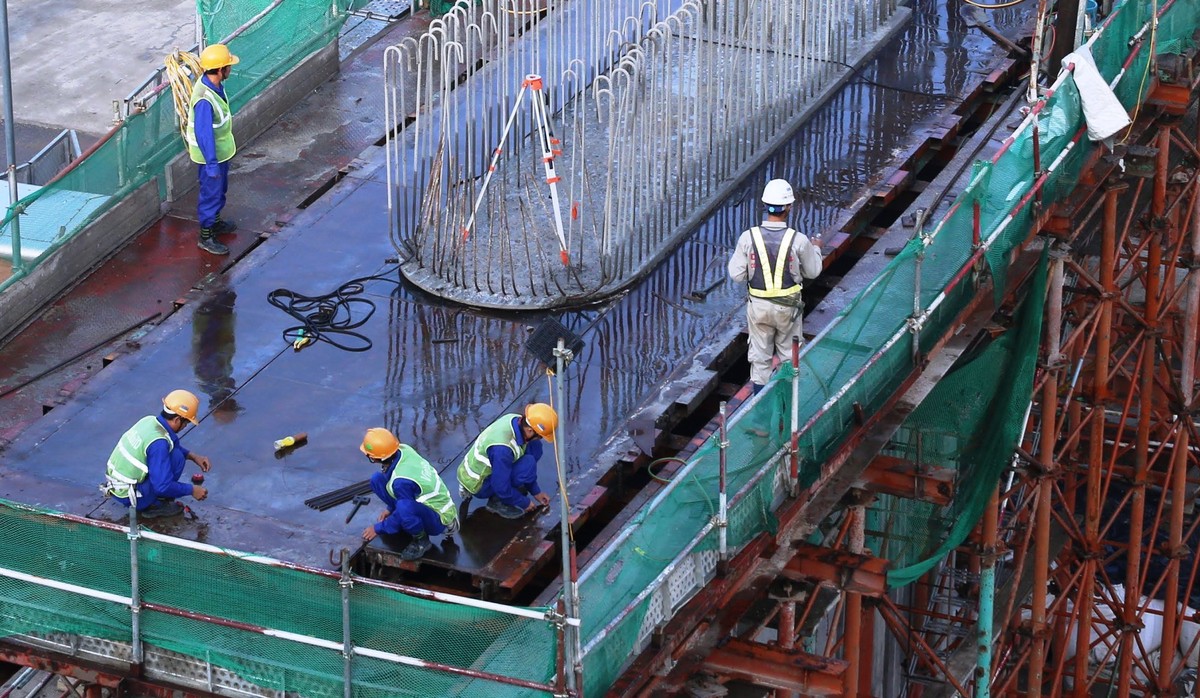Công nhân tích cực hoàn thiện dự án mở rộng vành đai 3 trên cao  ảnh 5