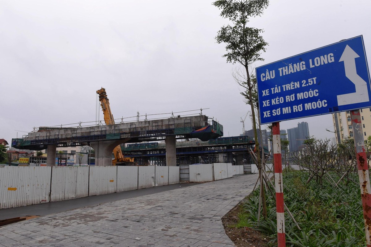 Công nhân tích cực hoàn thiện dự án mở rộng vành đai 3 trên cao  ảnh 3