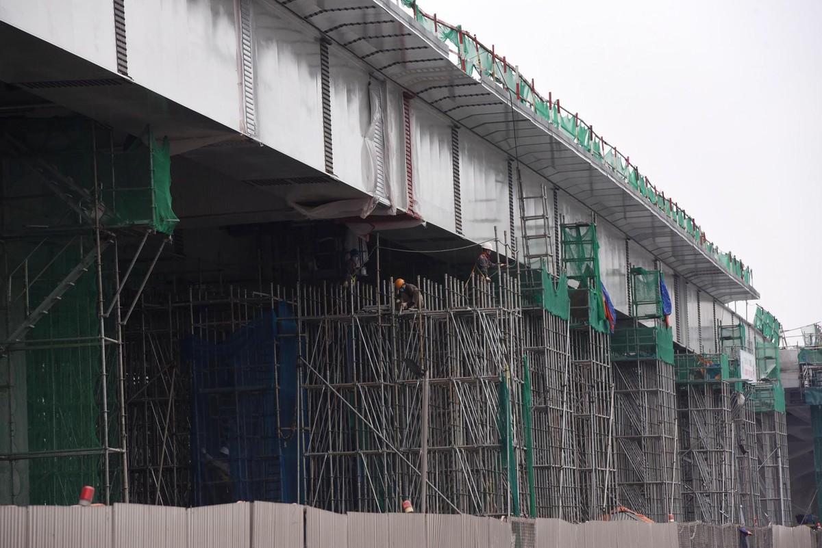 Công nhân tích cực hoàn thiện dự án mở rộng vành đai 3 trên cao  ảnh 7