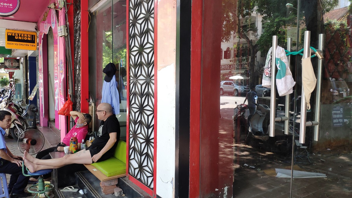 Hà Nội: Hết thời gian giãn cách xã hội, nhiều mặt bằng cho thuê bán lẻ ế ẩm ảnh 9