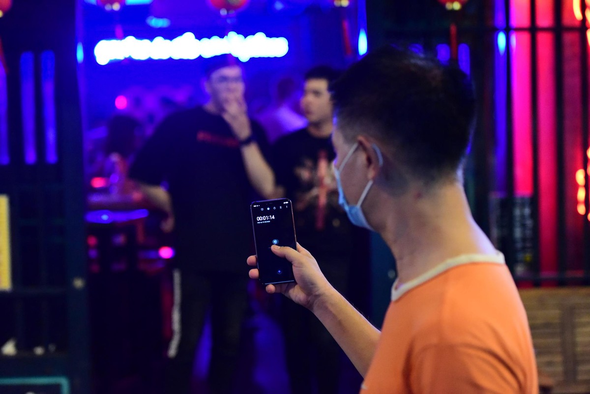 Hà Nội: Hình ảnh hàng quán phố cổ đóng cửa lúc nửa đêm phòng tránh Covid - 19 ảnh 11