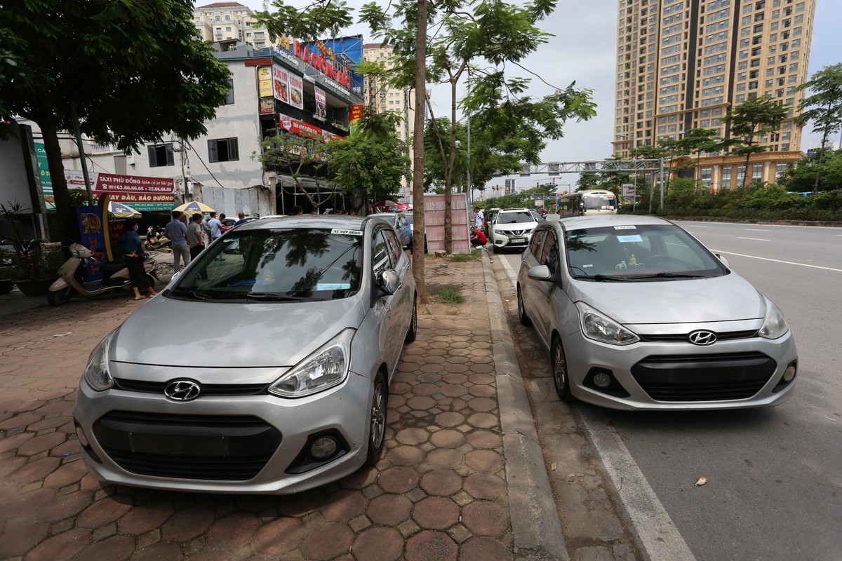 Cụ thể, Bộ GTVT quy định, xe kinh doanh vận tải cá nhân chỉ cần tham gia vào các Hợp tác xã. Trong khi đó, Thông tư 58 bắt buộc chủ phương tiện phải có giấy phép kinh doanh vận tải hộ cá thể.