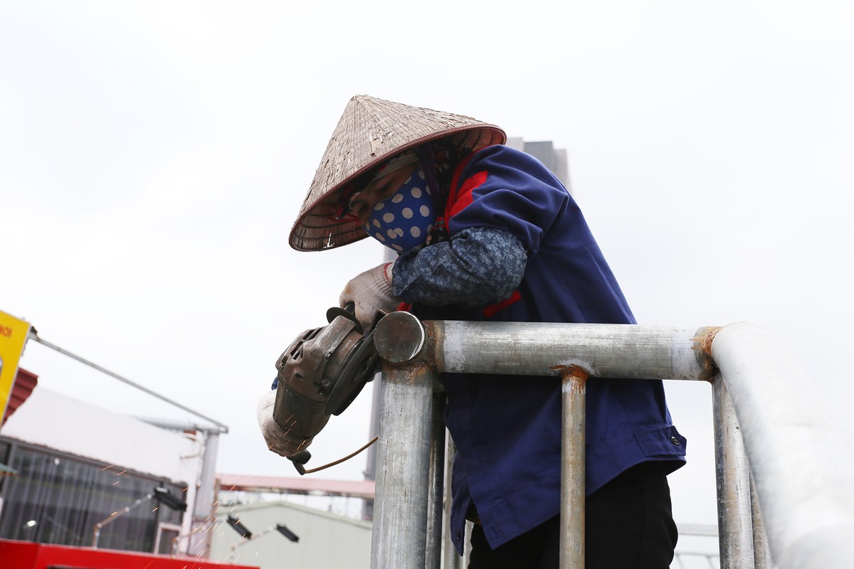 Hiện tại, công nhân đang gấp rút thi công những hạng mục còn lại của công trình.