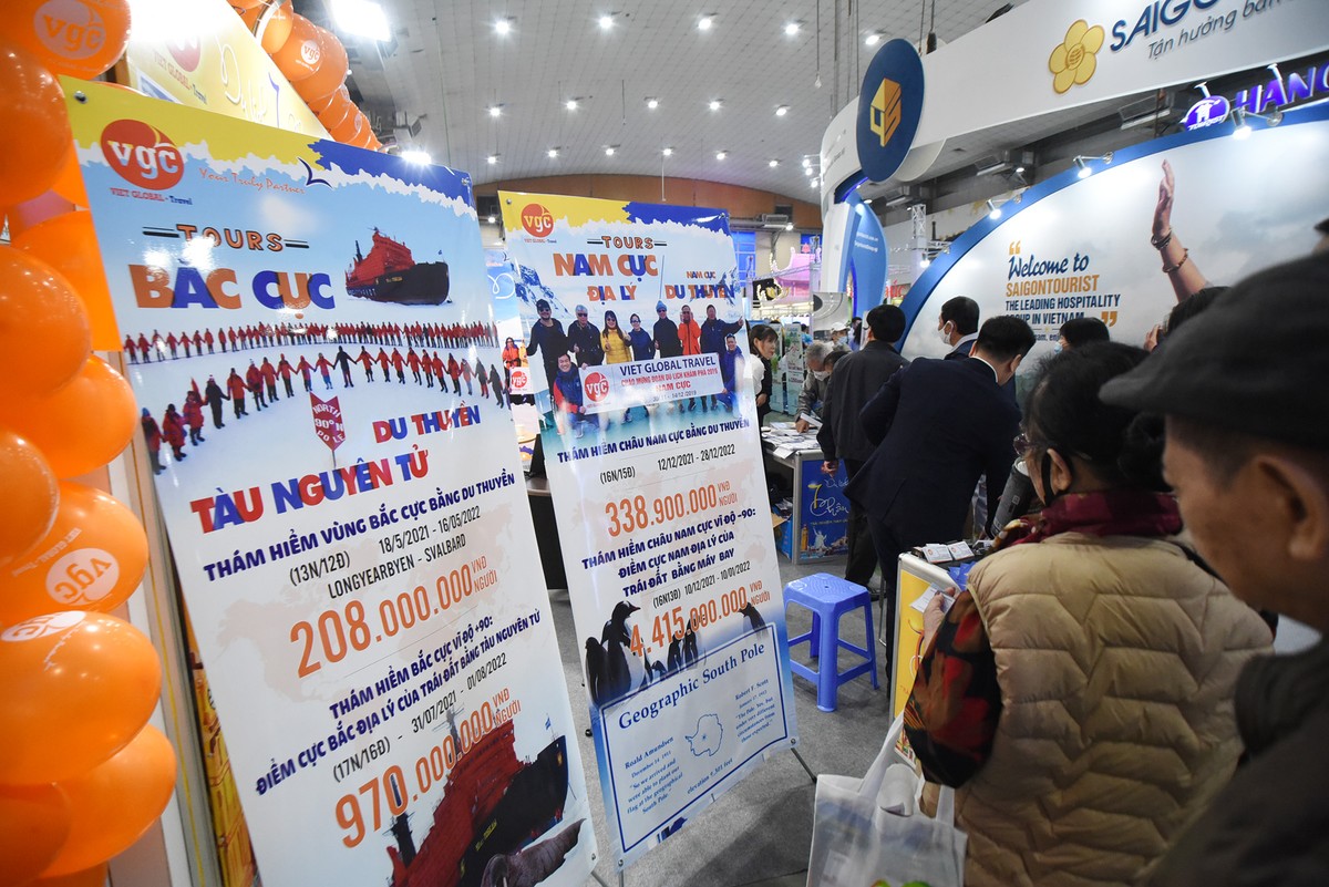 Đây là dịp nhiều công ty giới thiệu, quảng bá về các chương trình khuyến mại giảm giá hấp dẫn khách hàng. Các tour du lịch mới lạ được nhiều người quan tâm.