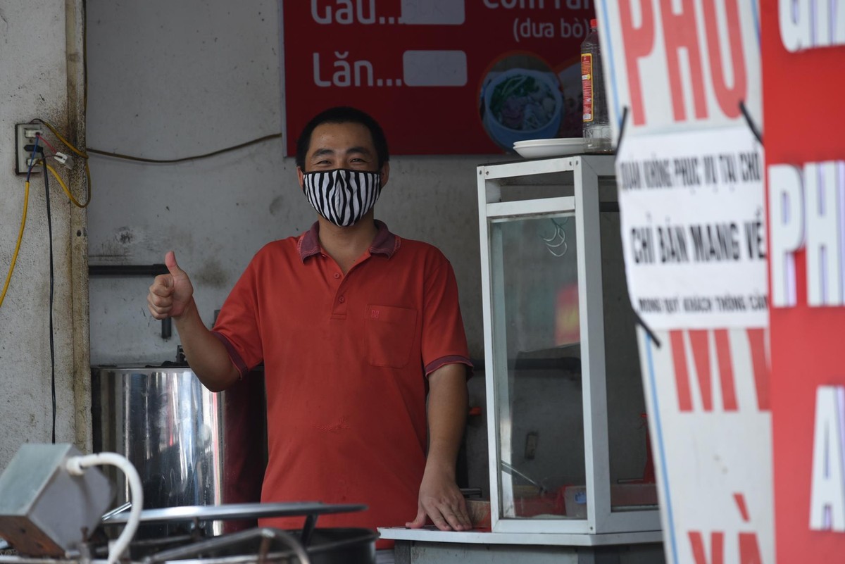 Tuy vậy, các chủ hàng đều cảm thấy rất mừng khi được mở cửa buôn bán trở lại.