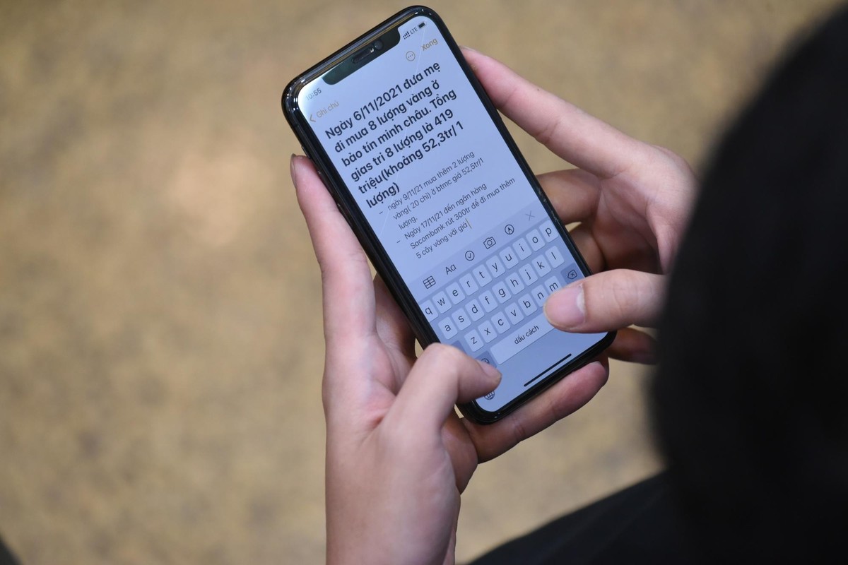 Hình ảnh ghi chú của một khách hàng thể hiện việc mua vàng liên tục trong tháng 11.