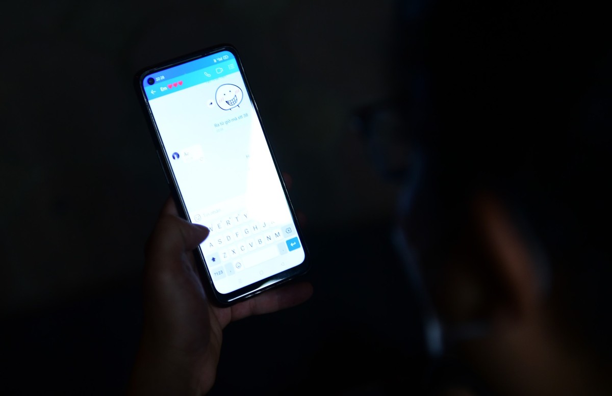 Anh Duy đang thuê trọ ở Linh Đàm nhắn tin cho người nhà thông báo có số thứ tự 38. "Nhà xa nên tôi đã chuẩn bị sẵn hồ sơ mang đi luôn, tối nay ở lại chờ luôn cho chắc" anh Duy cho biết.