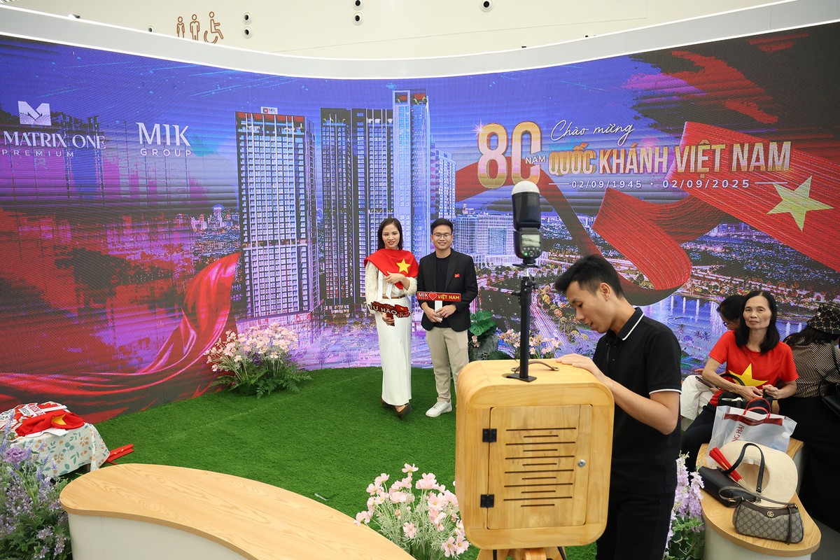 Tại khu vực trưng bày của các doanh nghiệp, nhiều không gian tràn ngập tinh thần chào mừng Quốc khánh được giới thiệu giúp khách tham quan có thể nghỉ ngơi, chụp ảnh dễ dàng hơn.