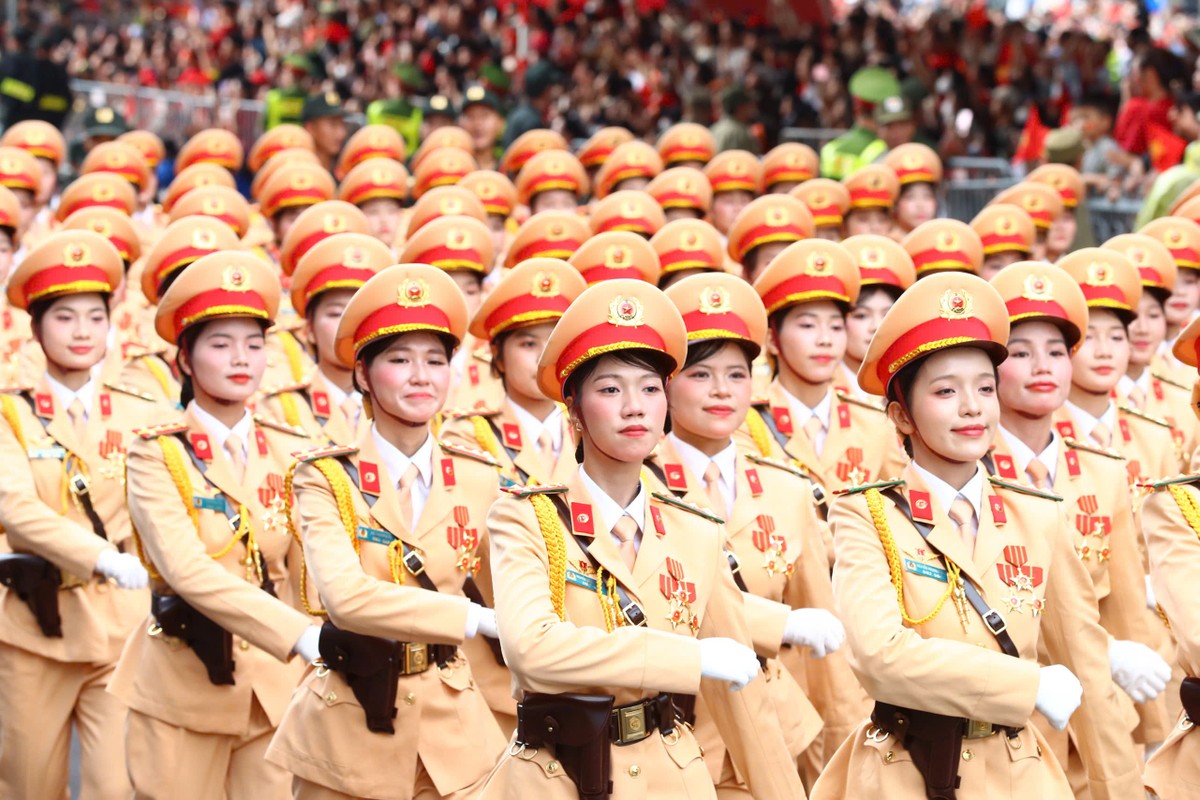 Khối nữ cảnh sát giao thông.