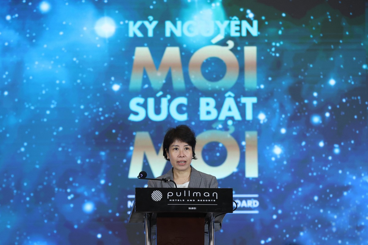 Phát biểu chỉ đạo, Thứ trưởng Bộ Tài chính Nguyễn Thị Bích Ngọc cho rằng, chủ đề “Kỷ nguyên mới, sức bật mới” được lựa chọn cho diễn đàn vô cùng ý nghĩa và kịp thời. "Trong bối cảnh hiện nay ,Việt Nam không nằm ngoài vòng xoáy tác động. Nhưng chúng ta đã nỗ lực nắm bắt thời cơ, phản ứng chính sách kịp thời, giữ vững ổn định vĩ mô và củng cố niềm tin của cộng đồng doanh nghiệp", Thứ trưởng Nguyễn Thị Bích Ngọc phát biểu.