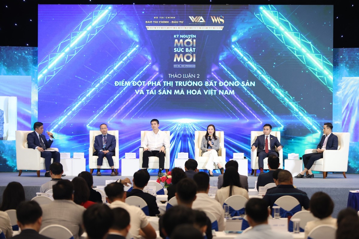 Phiên thứ hai với chủ đề “Điểm đột phá thị trường bất động sản và tài sản mã hóa Việt Nam” tập trung làm rõ chính sách mới, xu hướng mới cũng như triển vọng phát triển hai thị trường giàu tiềm năng này.
