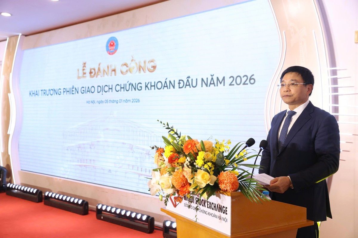 Bộ trưởng Bộ Tài chính Nguyễn Văn Thắng nhấn mạnh, năm 2026 có ý nghĩa đặc biệt. Đây không chỉ là năm mở đầu một chu kỳ phát triển mới của nền kinh tế, mà còn là năm mở ra kỷ nguyên phát triển mới cho đất nước, hướng đến mục tiêu giàu mạnh và thịnh vượng. Vì vậy, buổi lễ không chỉ mang tính nghi thức mở cửa thị trường, mà còn thể hiện quyết tâm của thị trường chứng khoán trong việc đồng hành cùng quá trình phát triển chung.